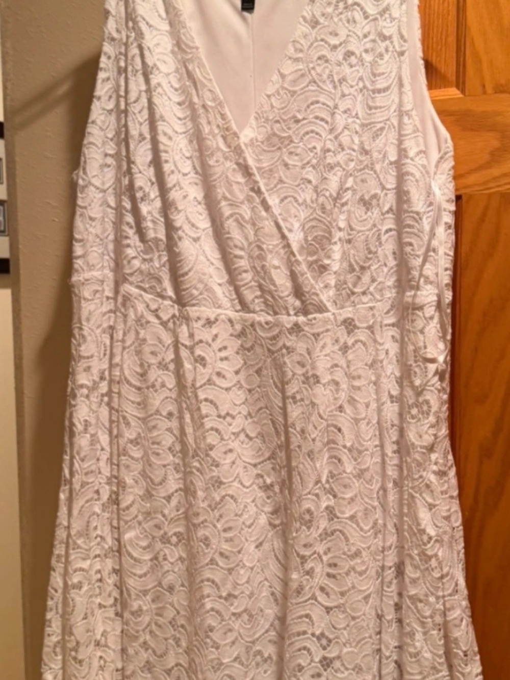 White Lace V-Neck Sleeveless Dress